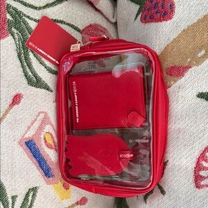 THE PASSPORT & LUGGAGE TAG SET IN TEXT ME RED